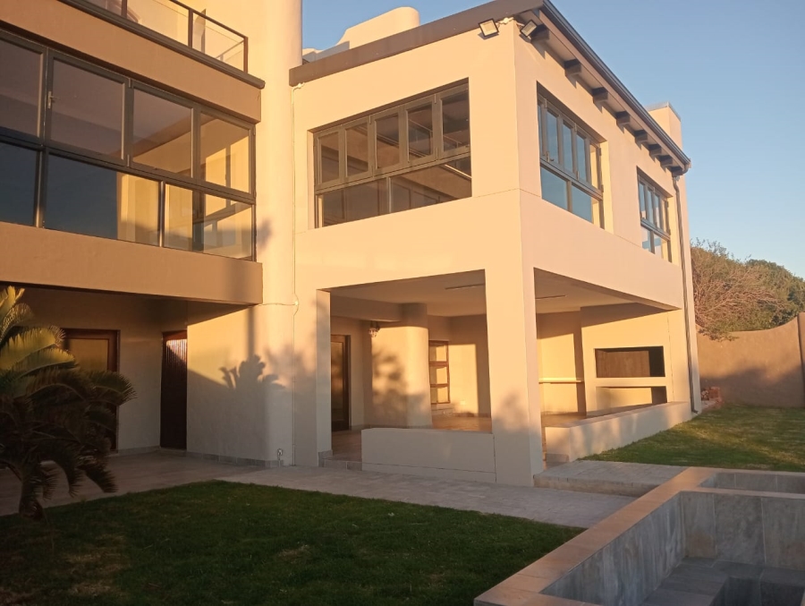 5 Bedroom Property for Sale in Paradise Beach Eastern Cape